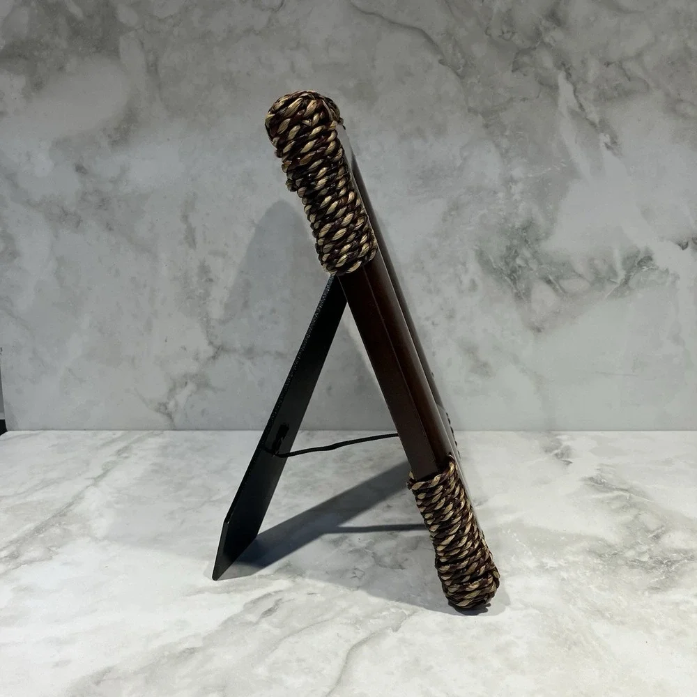 SICURA Woven Rattan Free Standing Frame for 4x6 photos **READ**